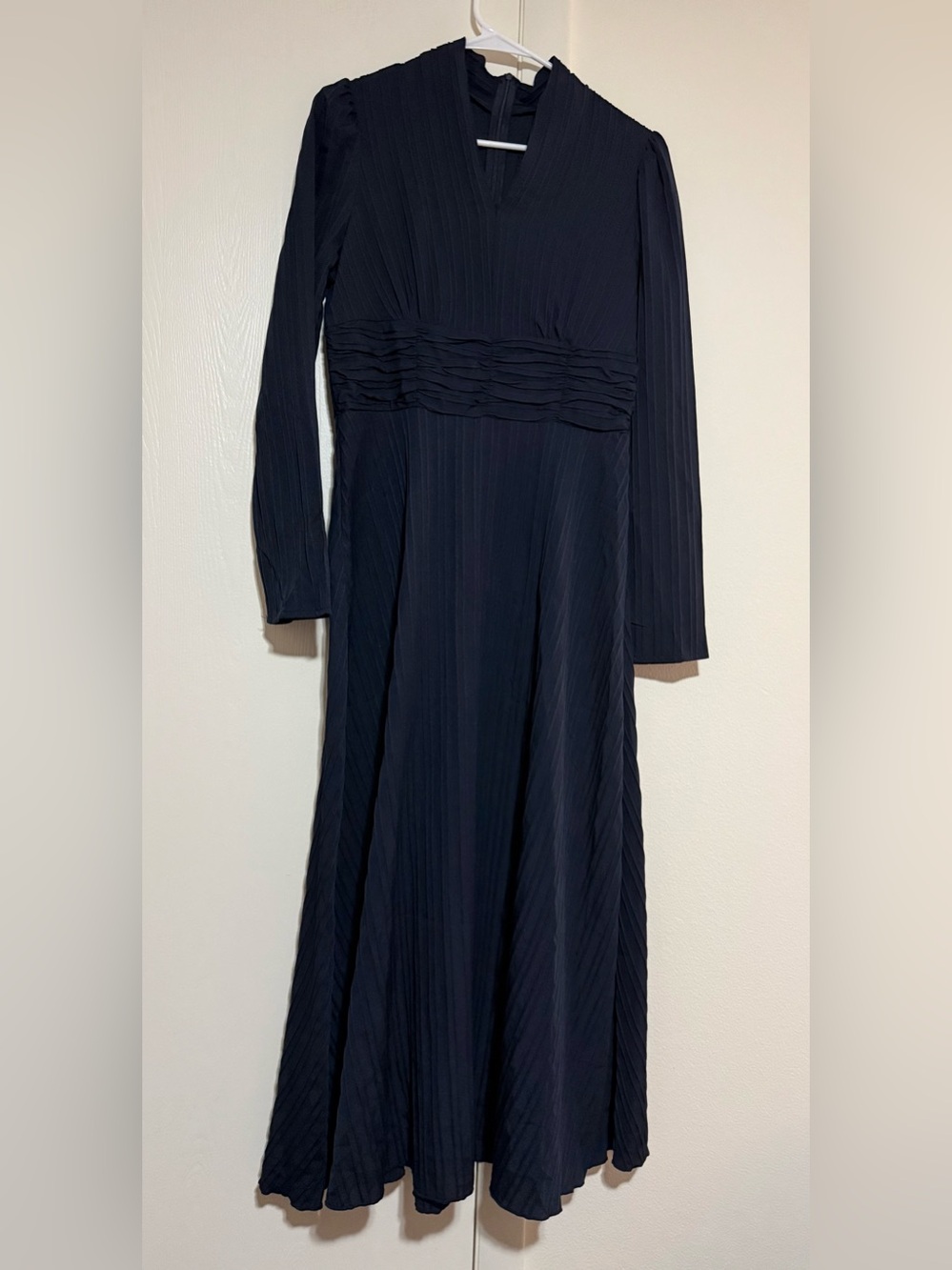 Navy blue long sleeve pleated maxi dress